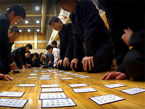 中学1年生　百人一首大会を開催しました