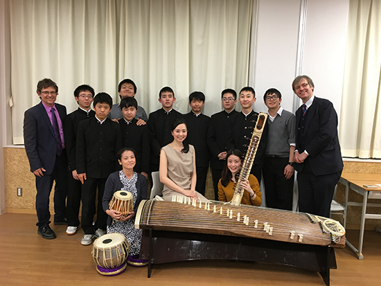 ESS＆日本文化部　インド楽器の演奏を披露してもらいました