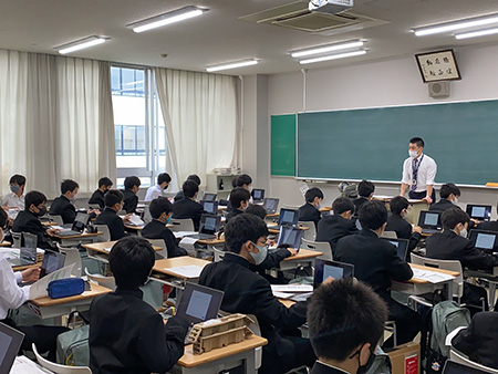 中学１年生にChromebookを配布しました