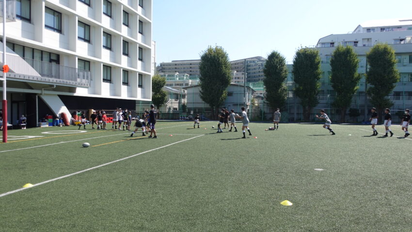 グラウンドではサッカー、ラグビーの体験入部を行いました。